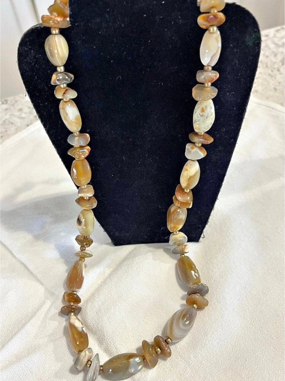 Agate-Style Beaded Necklace in Brown & Gray